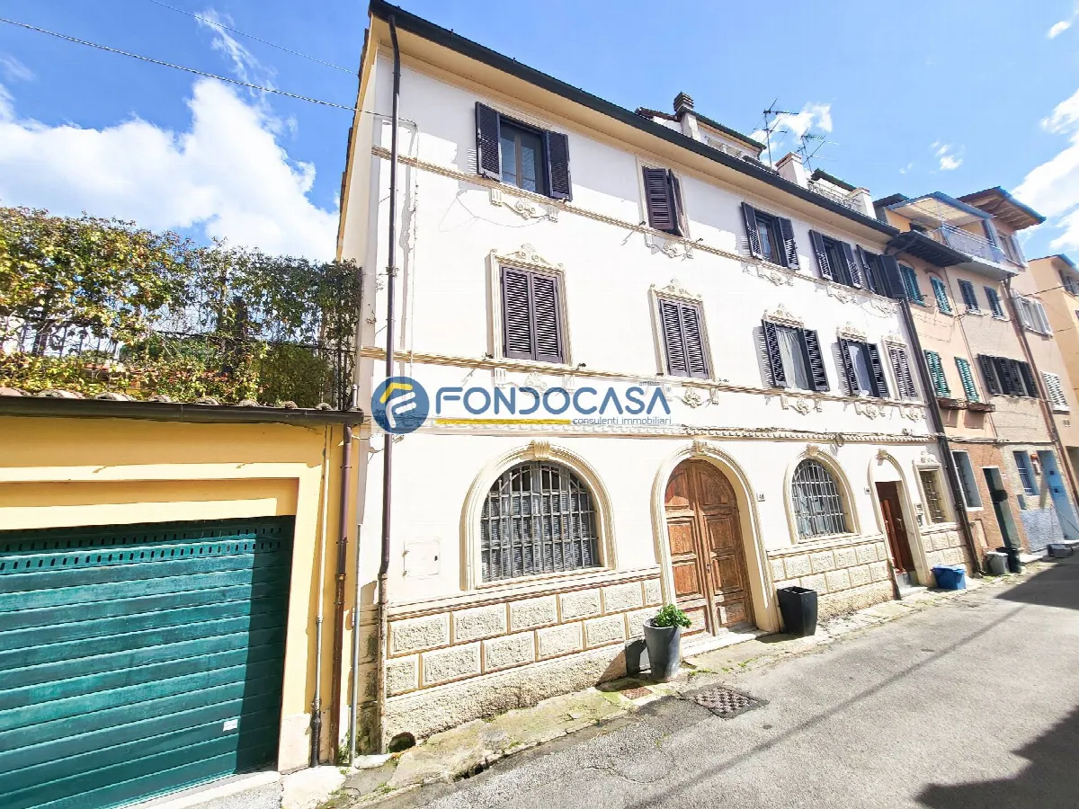 Appartamento in vendita a Pietrasanta, Centro Storico - foto 2