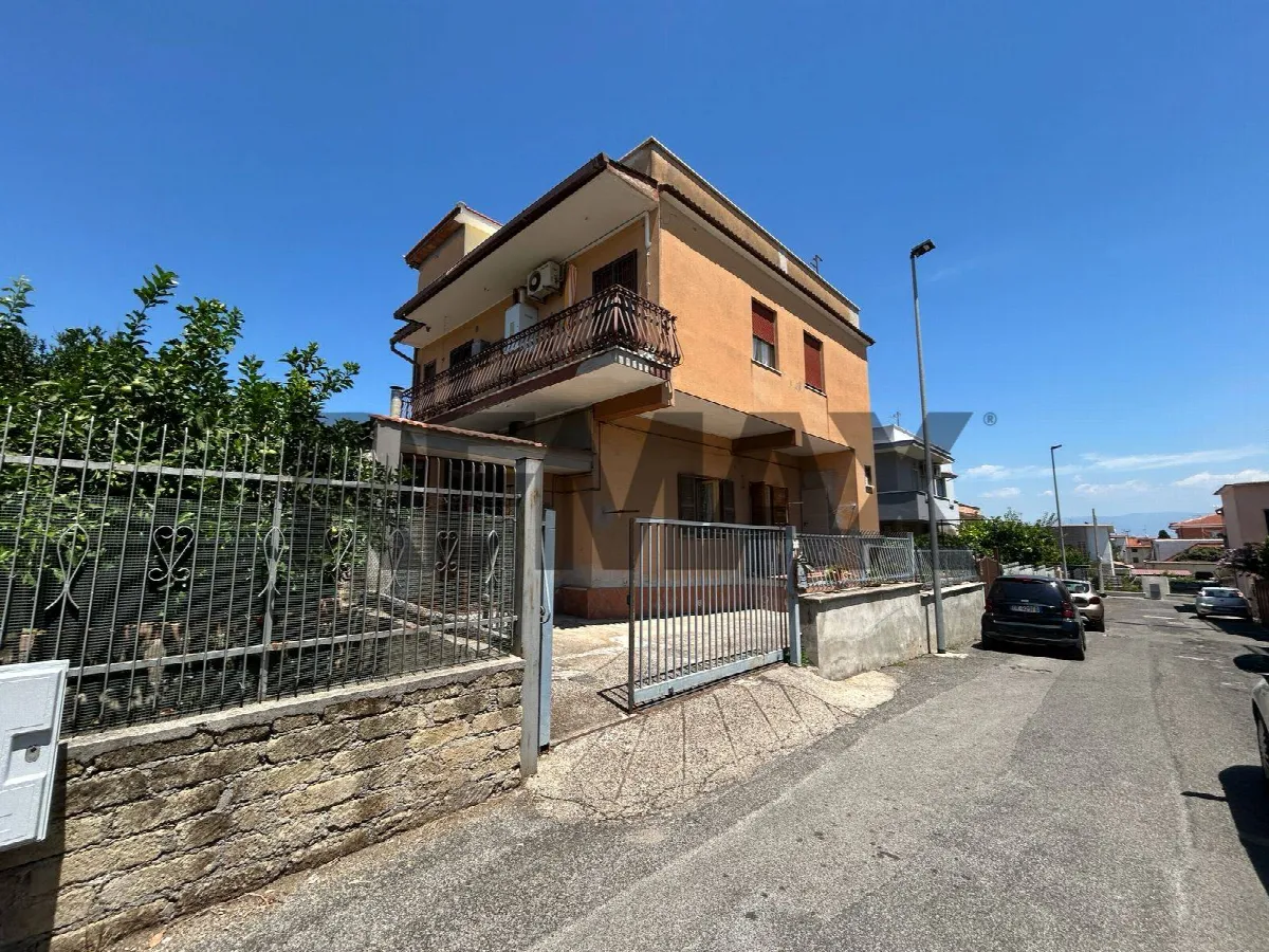Appartamento in vendita a Aprilia, Centro - foto 1
