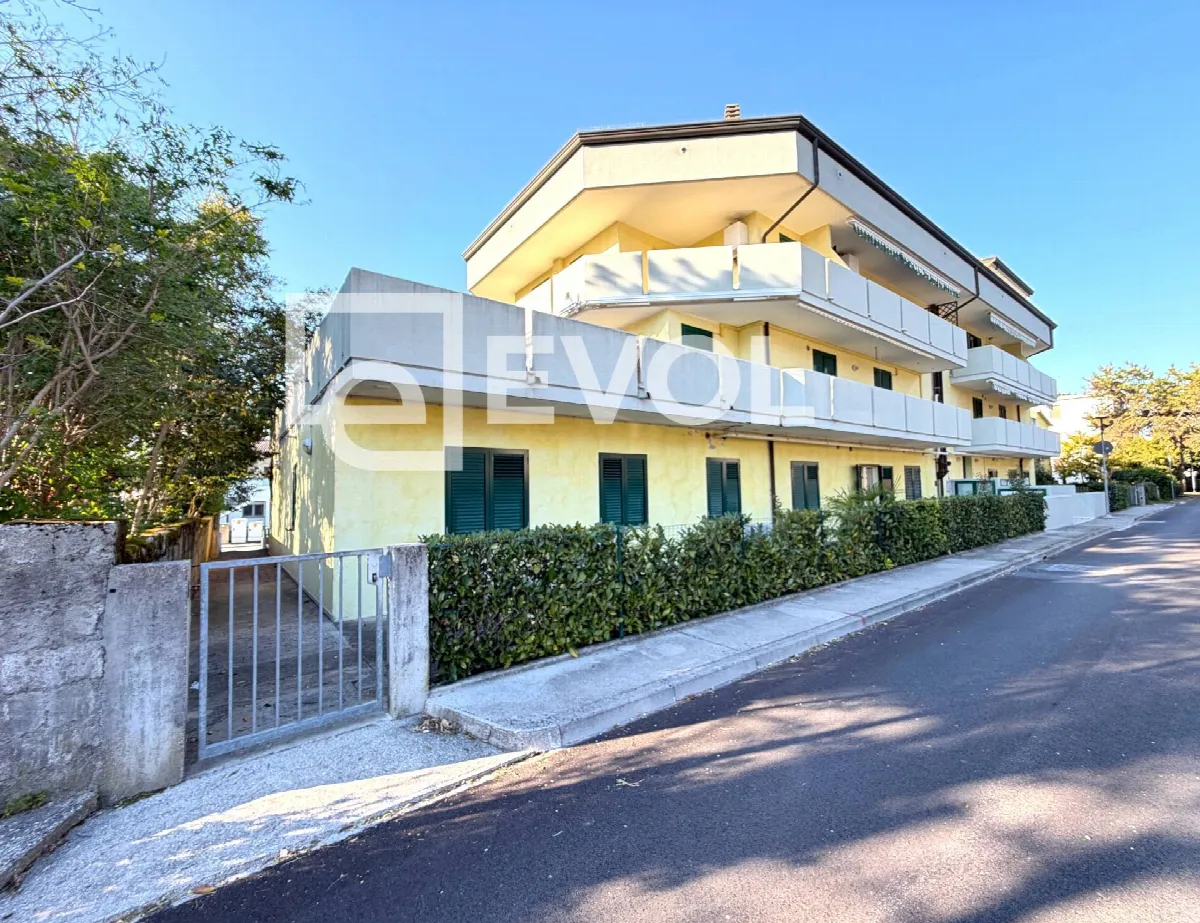 Appartamento in vendita a Lignano Sabbiadoro, Lignano Pineta - foto 2
