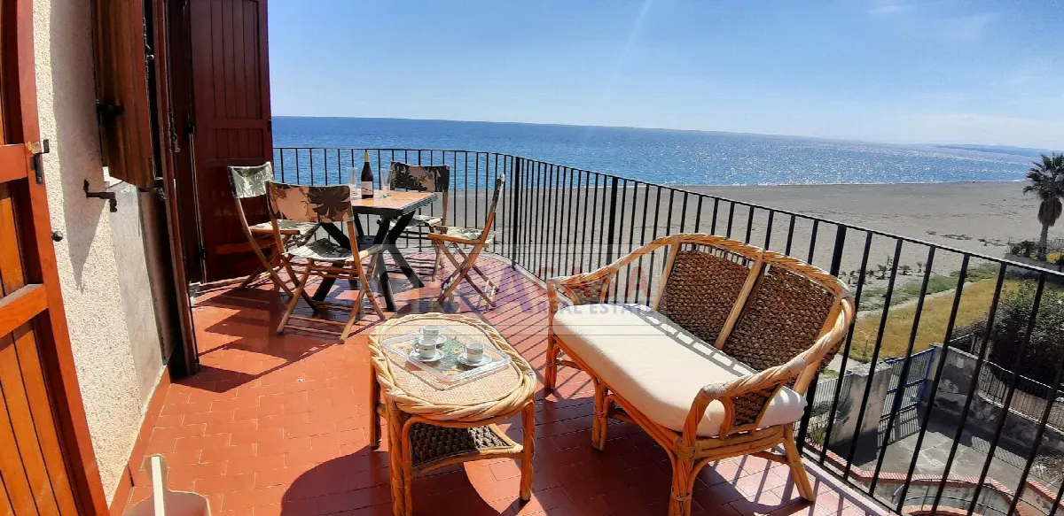 APPARTAMENTO FRONTE MARE in vendita a Giardini-Naxos, Giardini - foto 1