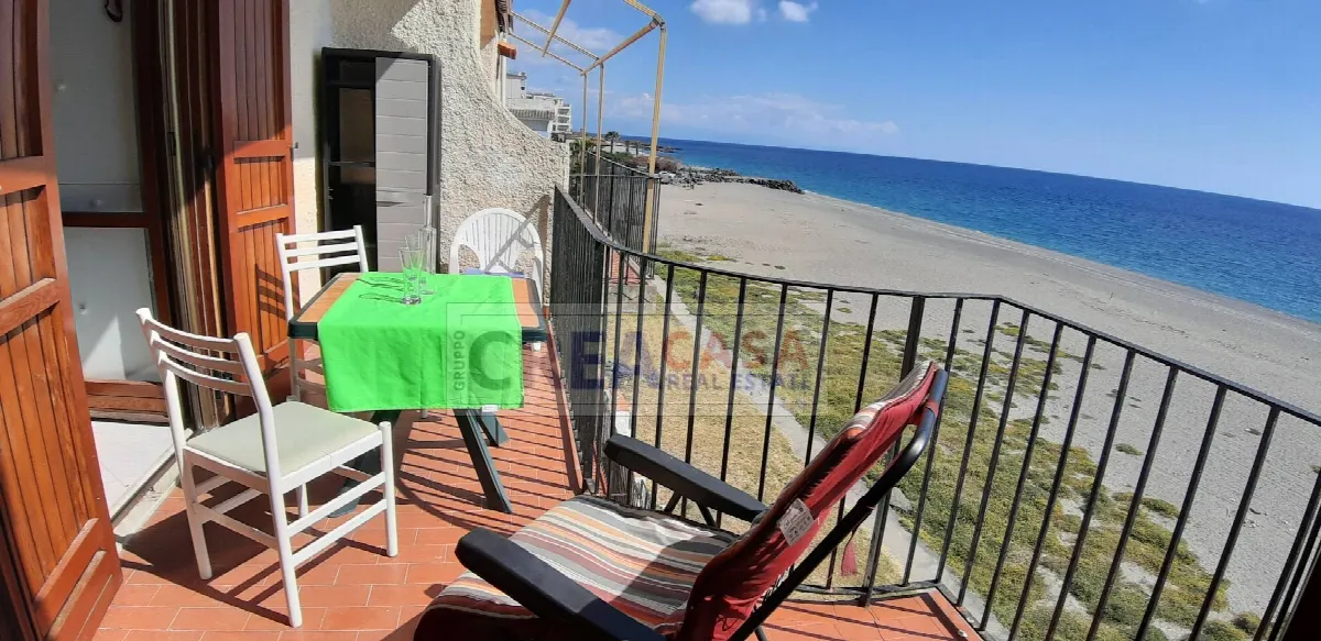 APPARTAMENTO FRONTE MARE in vendita a Giardini-Naxos, Giardini - foto 6