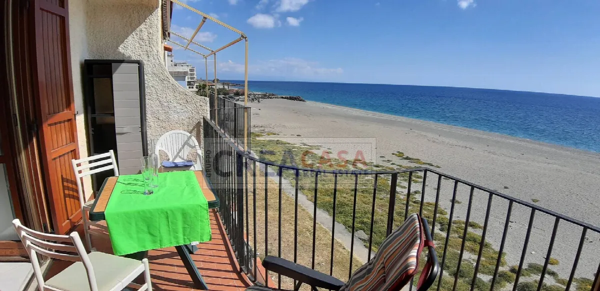 APPARTAMENTO FRONTE MARE in vendita a Giardini-Naxos, Giardini - foto 7