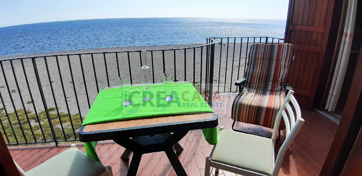 APPARTAMENTO FRONTE MARE in vendita a Giardini-Naxos, Giardini - foto 8
