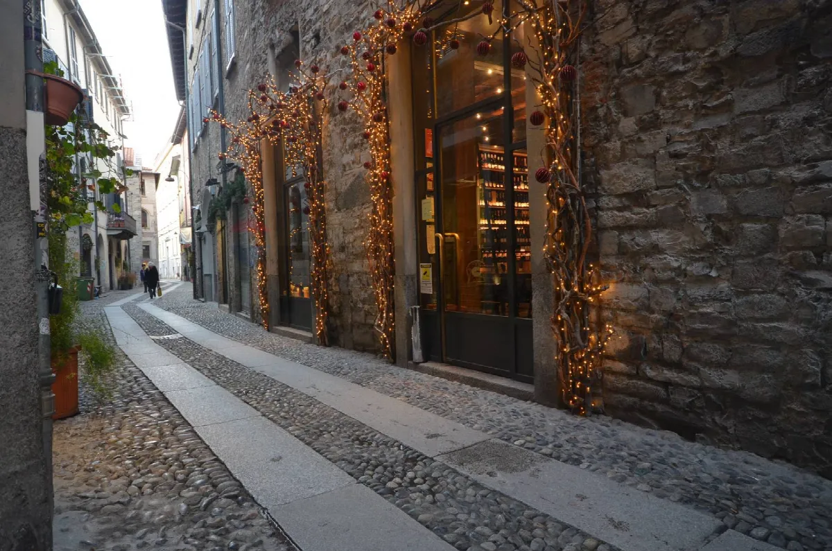 Appartamento in vendita a Como, Centro - foto 1
