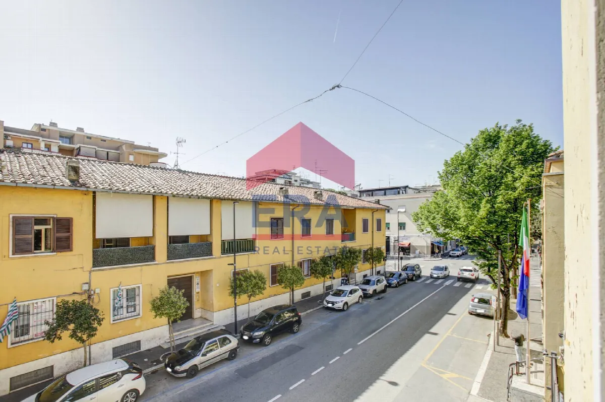 Appartamento in vendita a Pomezia, Centro - foto 1
