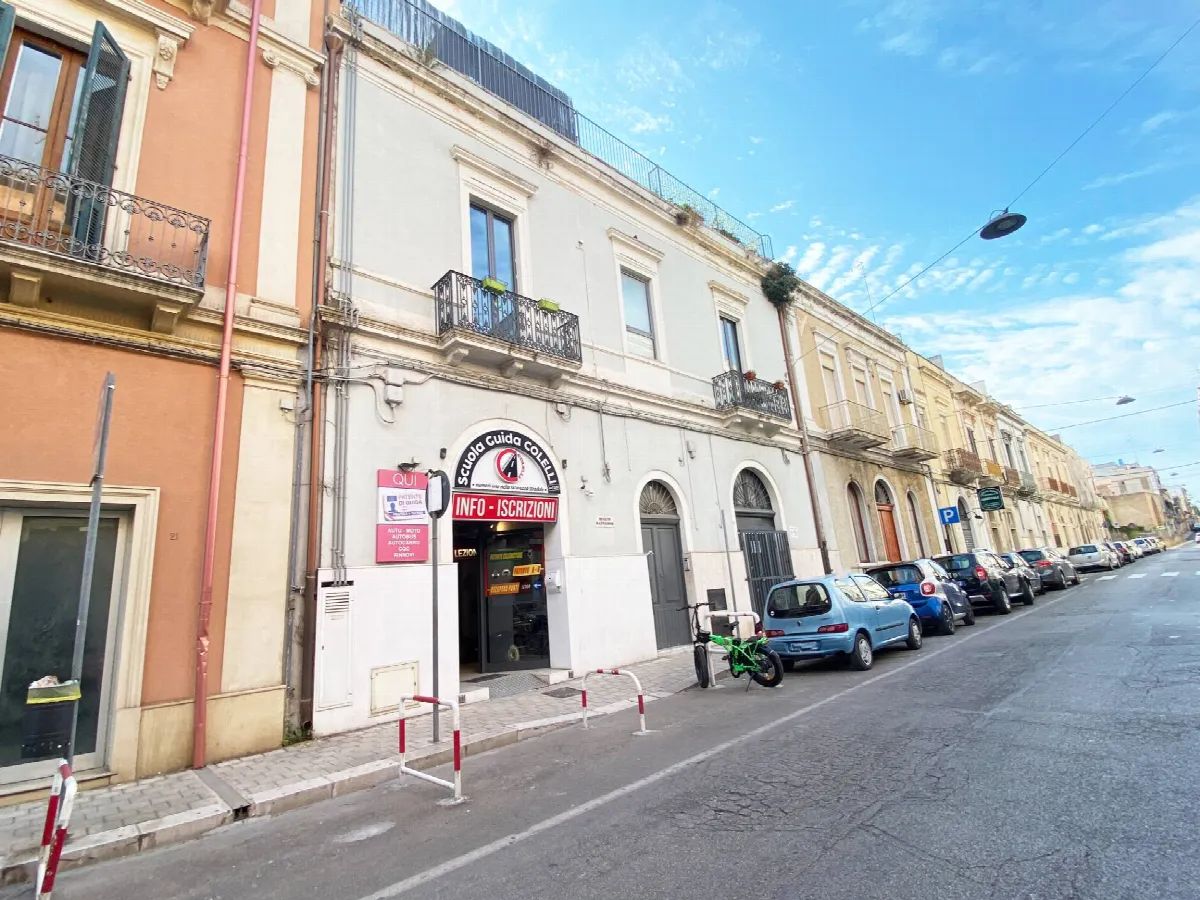 Appartamento in vendita a Brindisi, Zona Centro - foto 2