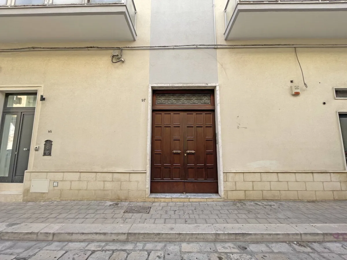 Appartamento in vendita a Brindisi, Zona Centro - foto 2