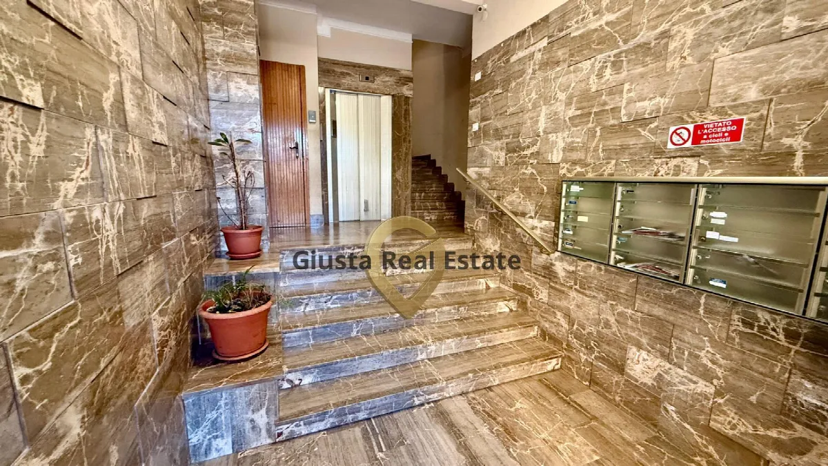 Appartamento in vendita a Brindisi, Zona Centro - foto 2
