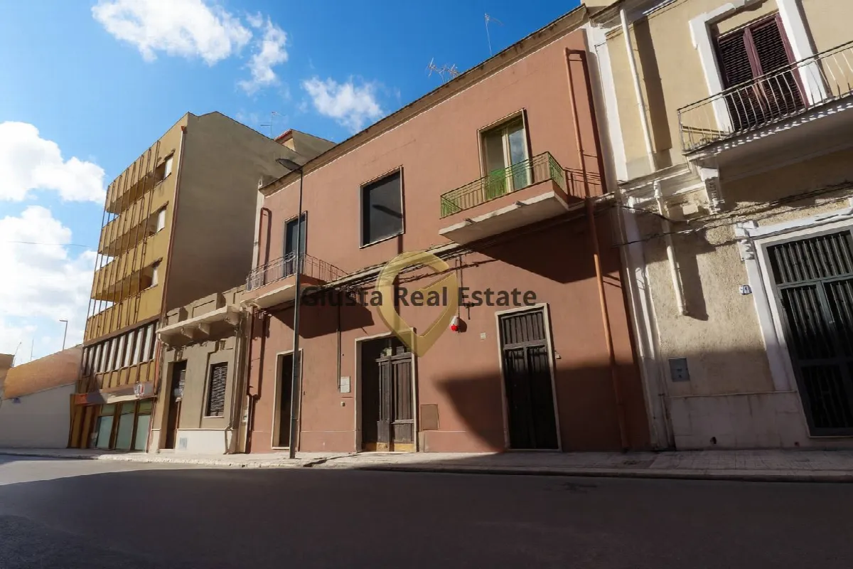 Appartamento in vendita a Brindisi, Zona Centro - foto 2