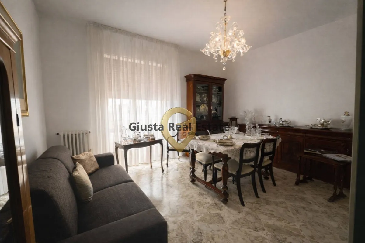 Appartamento in vendita a Brindisi, Zona Centro - foto 1