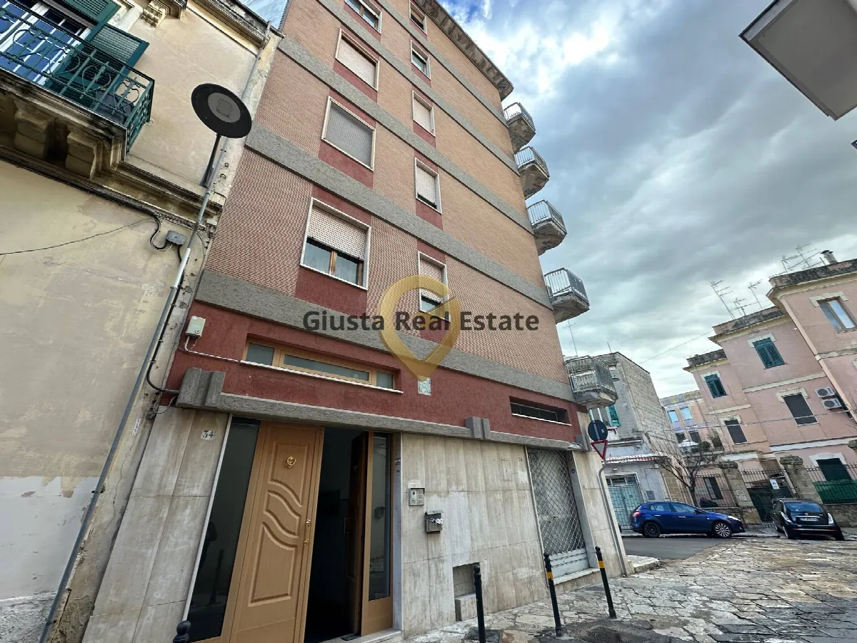 Appartamento in vendita a Brindisi, Zona Centro - foto 2