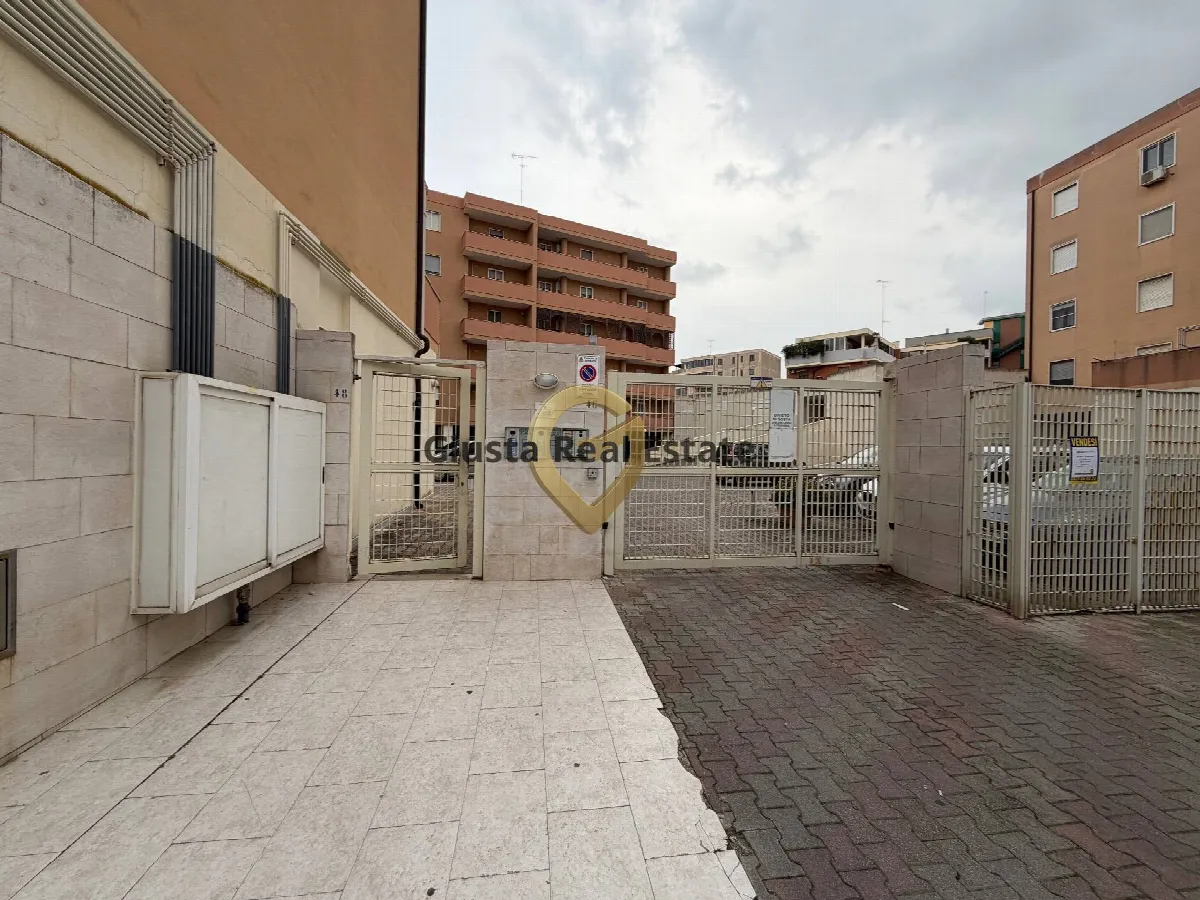 Appartamento in vendita a Brindisi, Zona Centro - foto 2