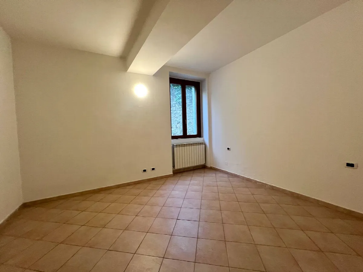Appartamento in vendita a Cocquio-Trevisago, Cocquio - foto 5