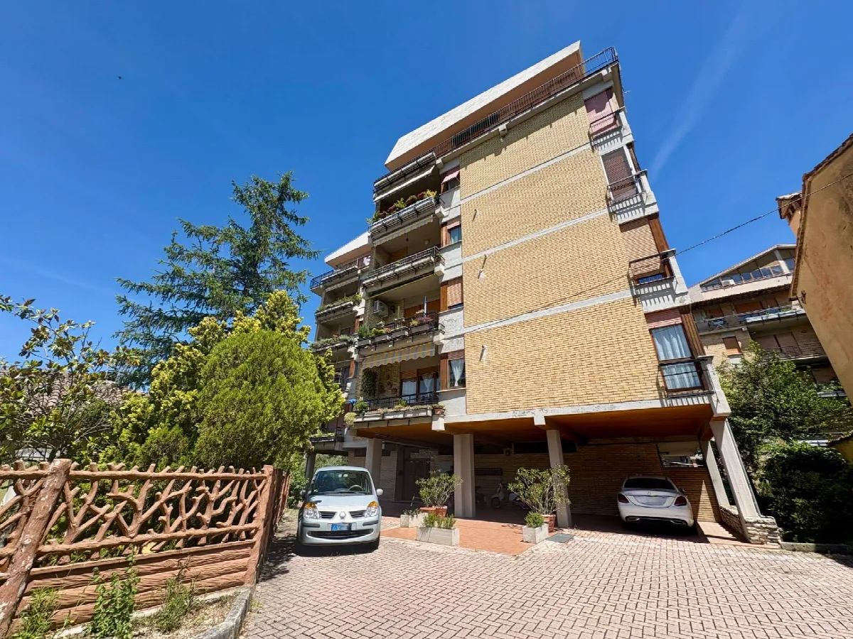 Appartamento in vendita a Fabriano, SEMI PERIFERIA - foto 1