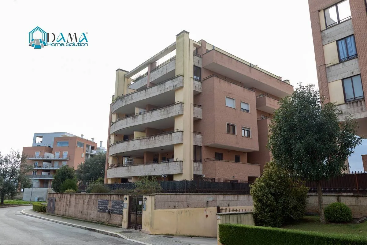 Appartamento in vendita a Pomezia, Centro - foto 2
