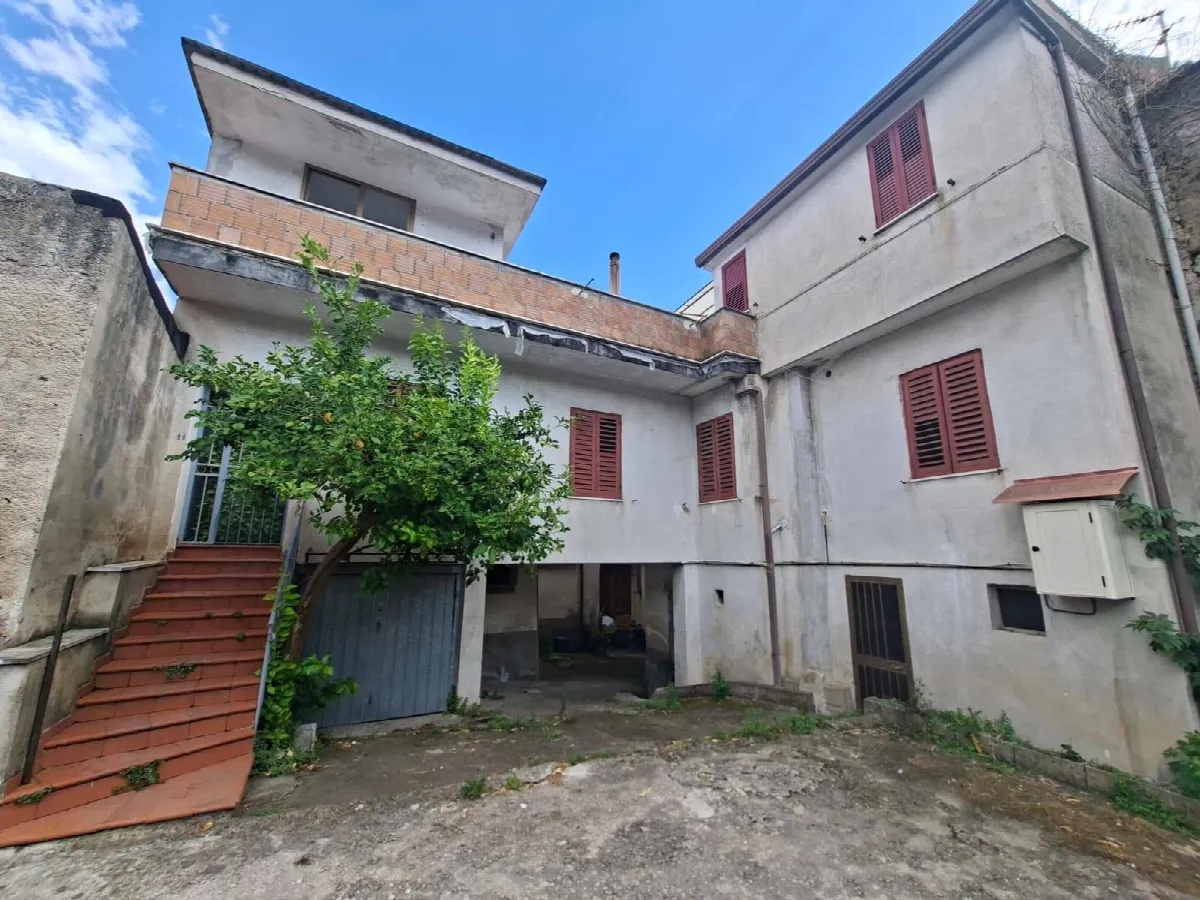 Appartamento in vendita a Castel Morrone - foto 1
