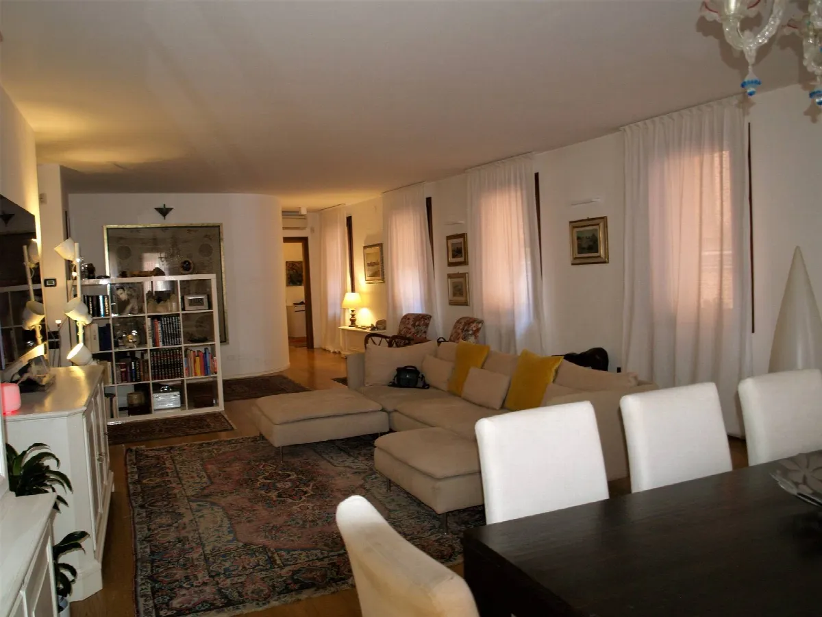 4 Camere o più in vendita a Treviso - foto 1