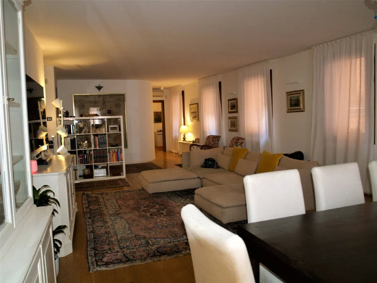 4 Camere o più in vendita a Treviso - foto 3