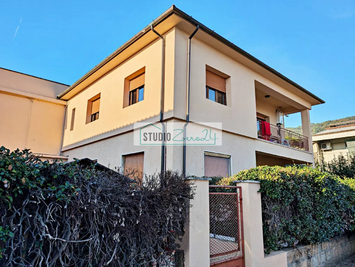 Appartamento in vendita a Pietrasanta, Centro Storico - foto 1