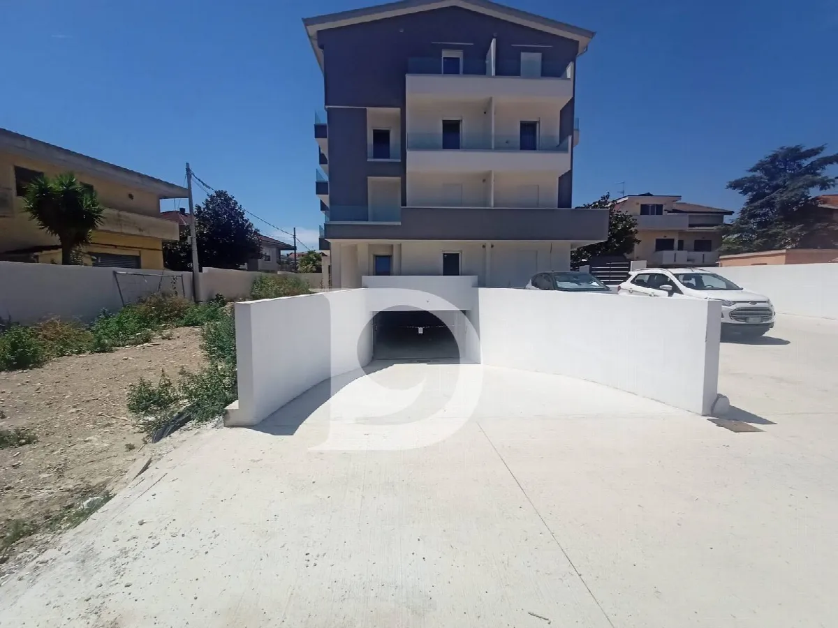 Appartamento in vendita a Città Sant'Angelo, Marina - foto 2