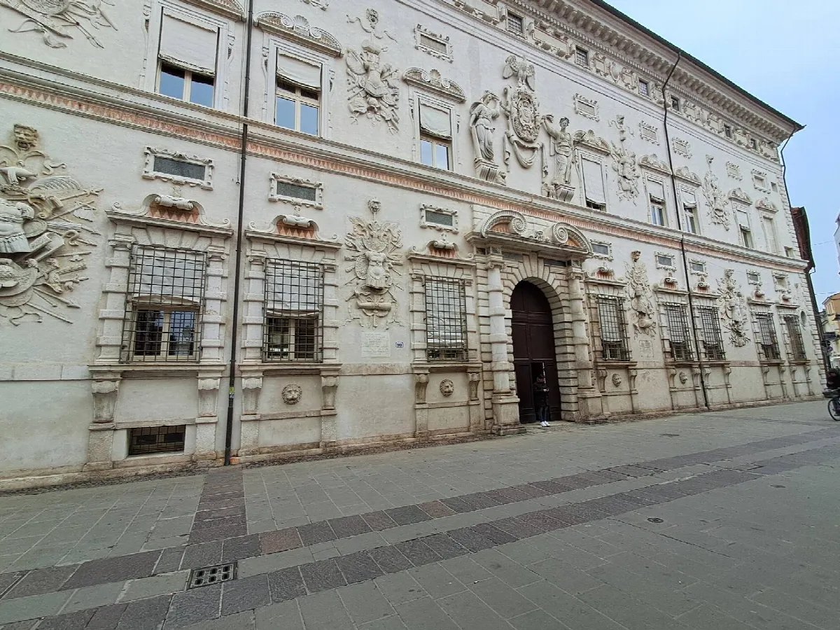 Appartamento in vendita a Ferrara, Centro storico - foto 2