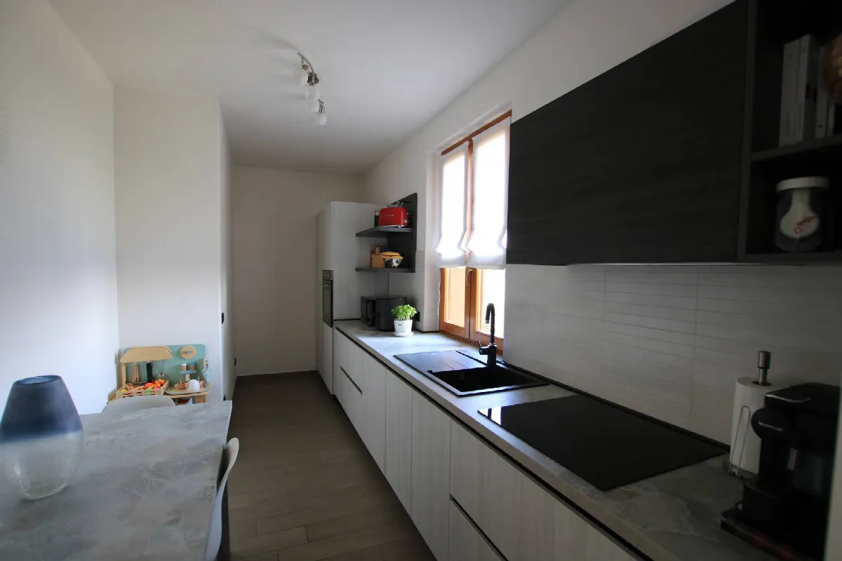 Appartamento in vendita a Erba, Buccinigo - foto 2