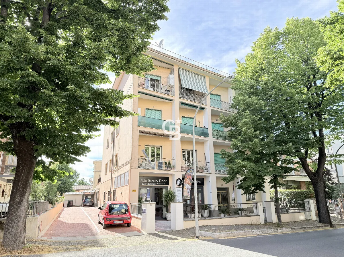 Appartamento in vendita a Viterbo, Semicentro - foto 2