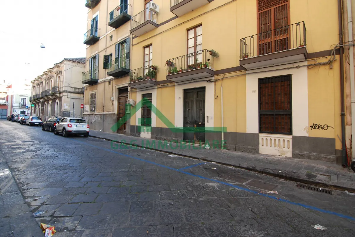 Appartamento Quadrilocale in vendita a Catania, Via Umberto - foto 2