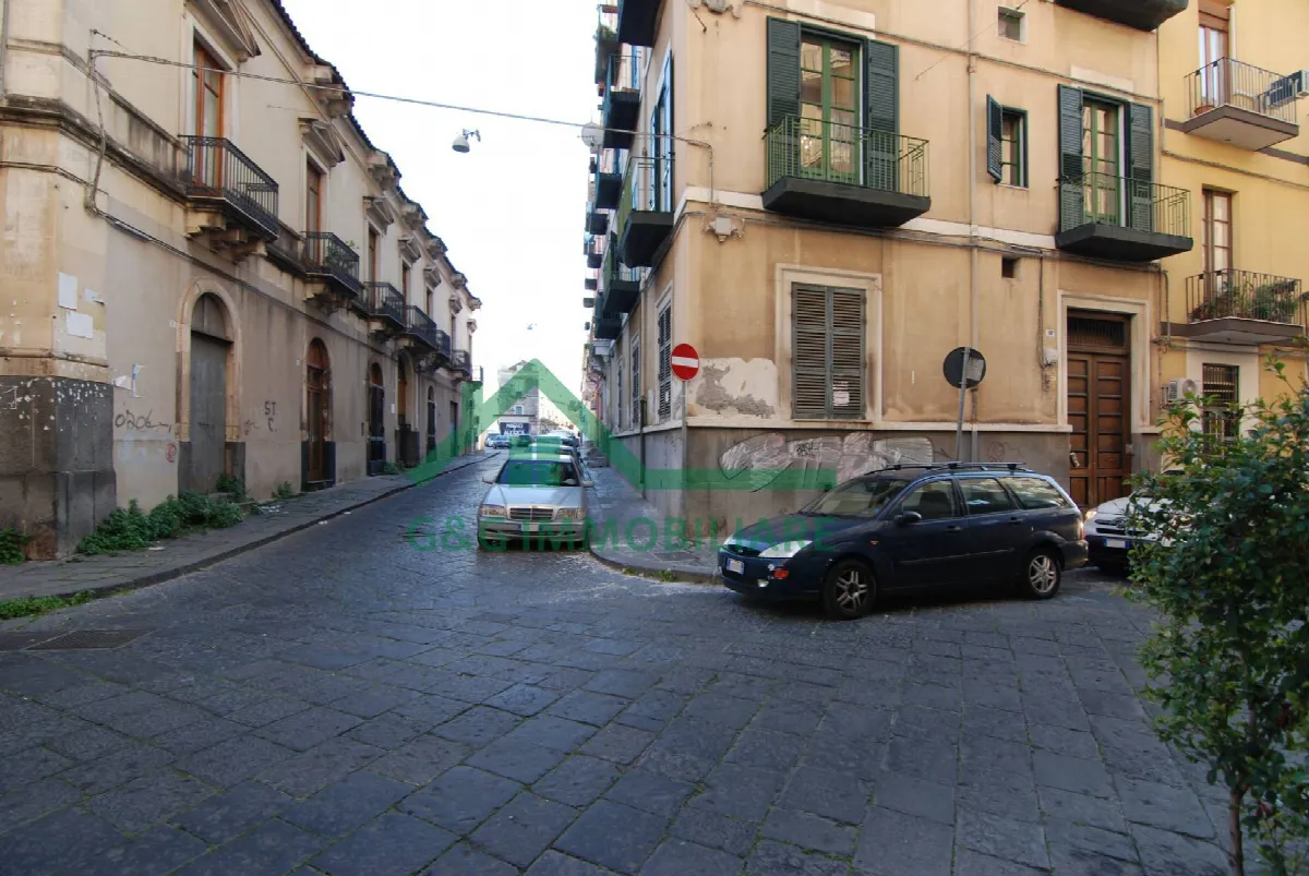 Appartamento Quadrilocale in vendita a Catania, Via Umberto - foto 3
