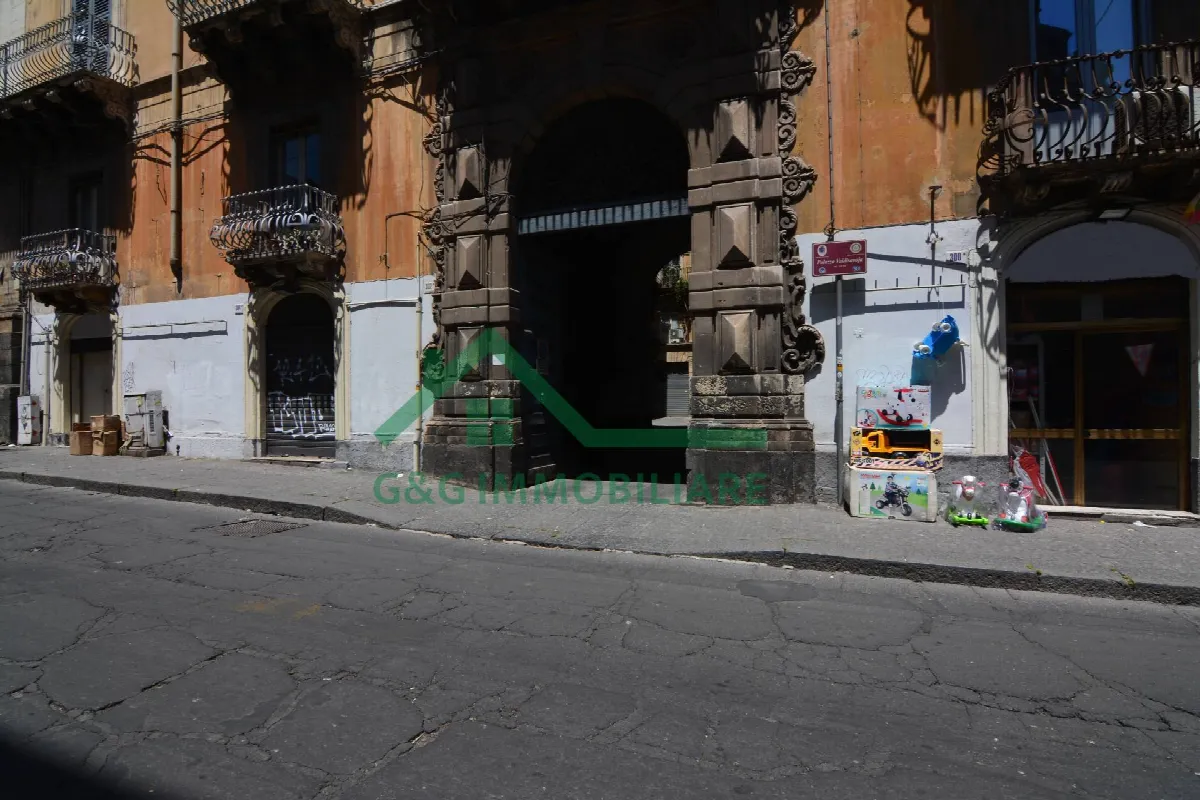 Appartamento Quadrilocale in vendita a Catania, Zona semicentro - foto 2