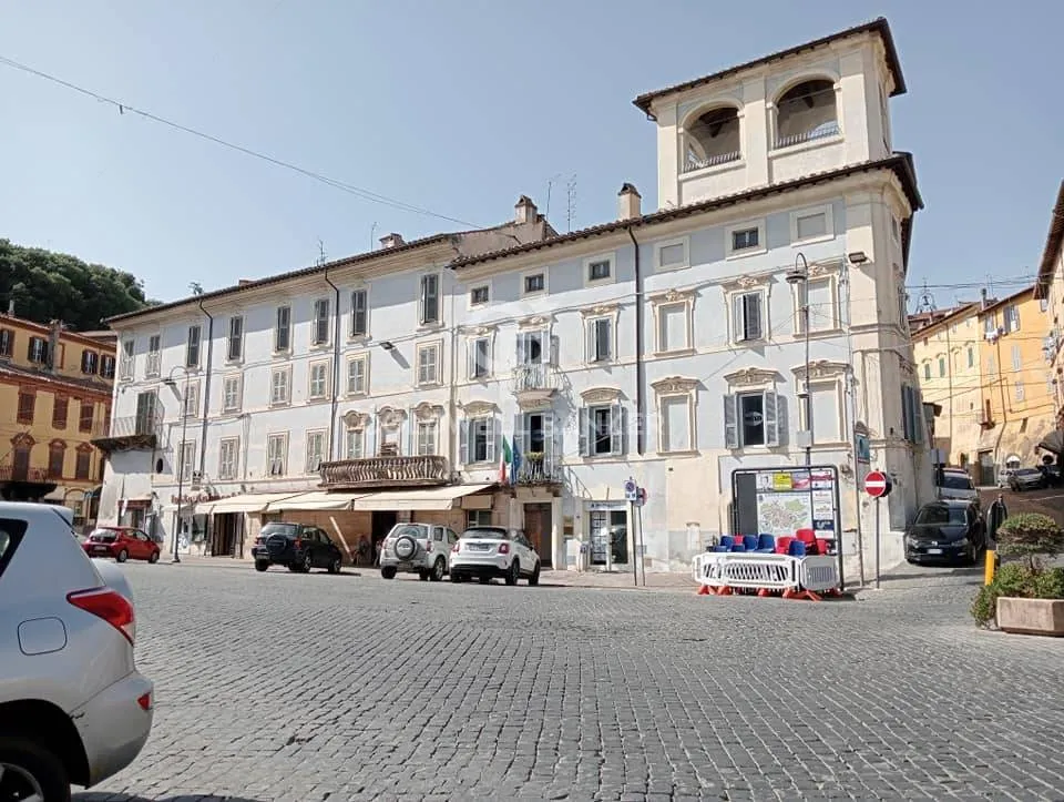 Appartamento in vendita a Ronciglione, centro - foto 1