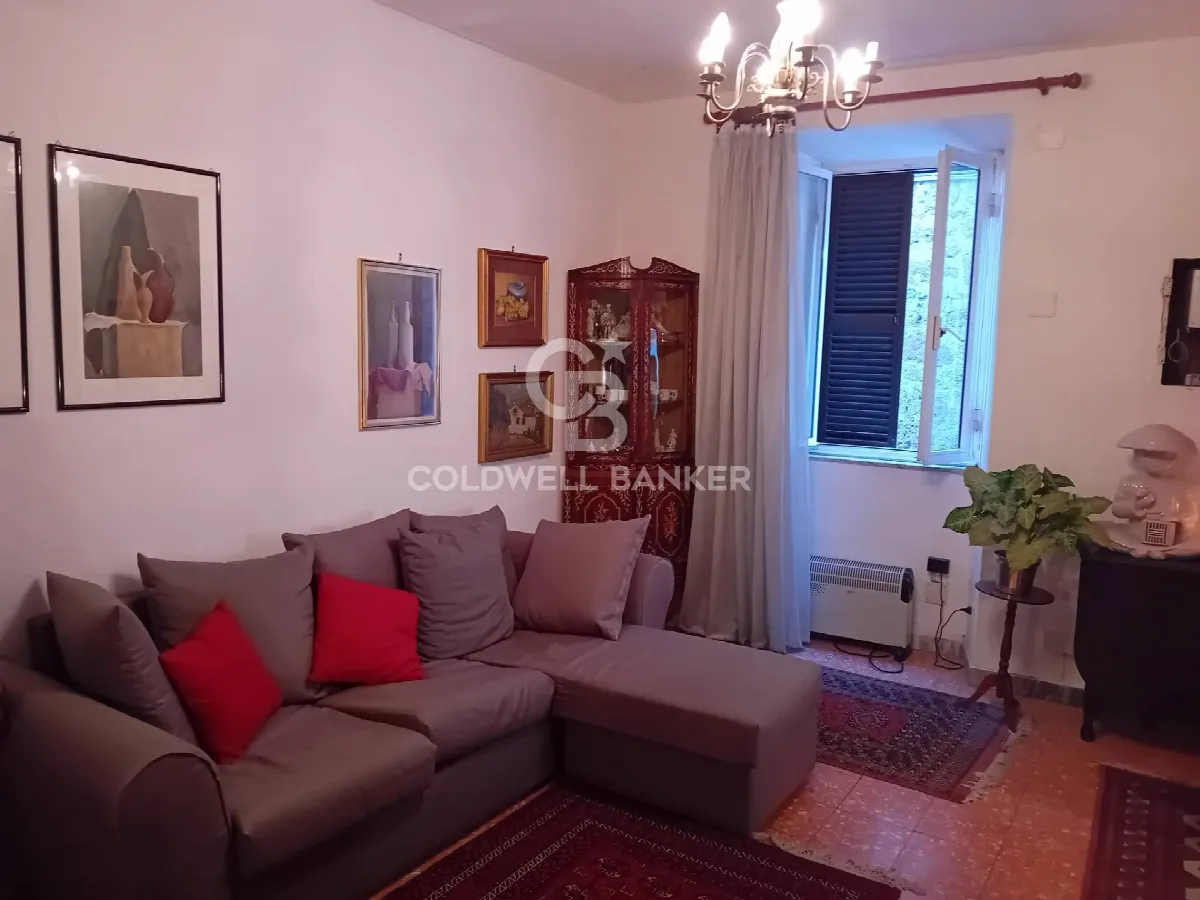 Appartamento in vendita a Sutri, centro storico - foto 1