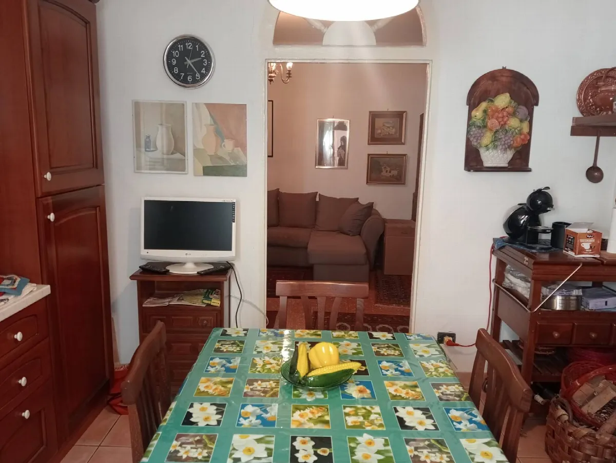 Appartamento in vendita a Sutri, centro storico - foto 2