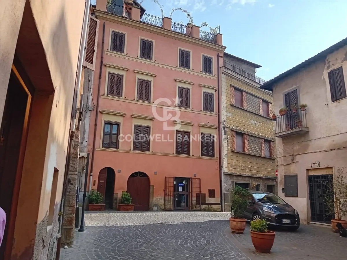 Appartamento in vendita a Sutri, centro storico - foto 1