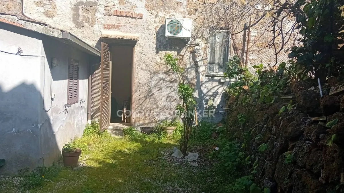 Appartamento in vendita a Sutri, centro storico - foto 2