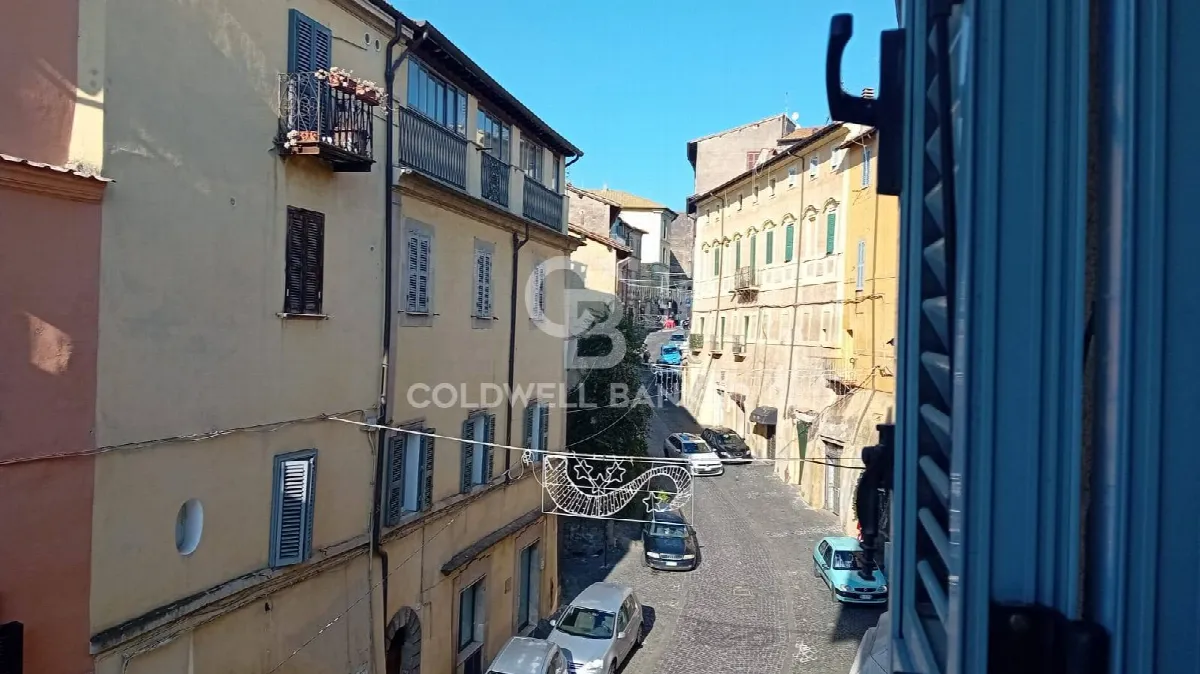 Appartamento in vendita a Ronciglione, centro - foto 1