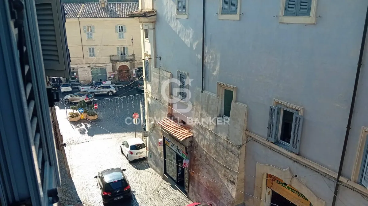 Appartamento in vendita a Ronciglione, centro - foto 2