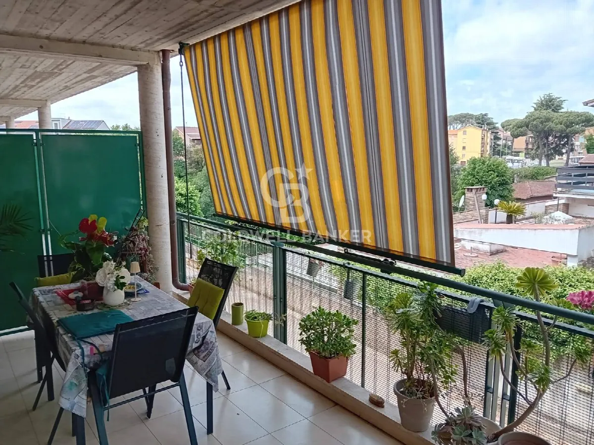 Appartamento in vendita a Sutri, centro - foto 2