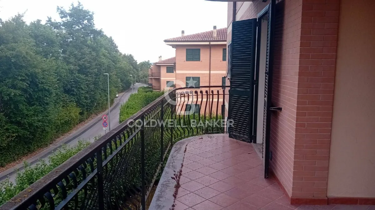 Appartamento in vendita a Sutri, centro - foto 1