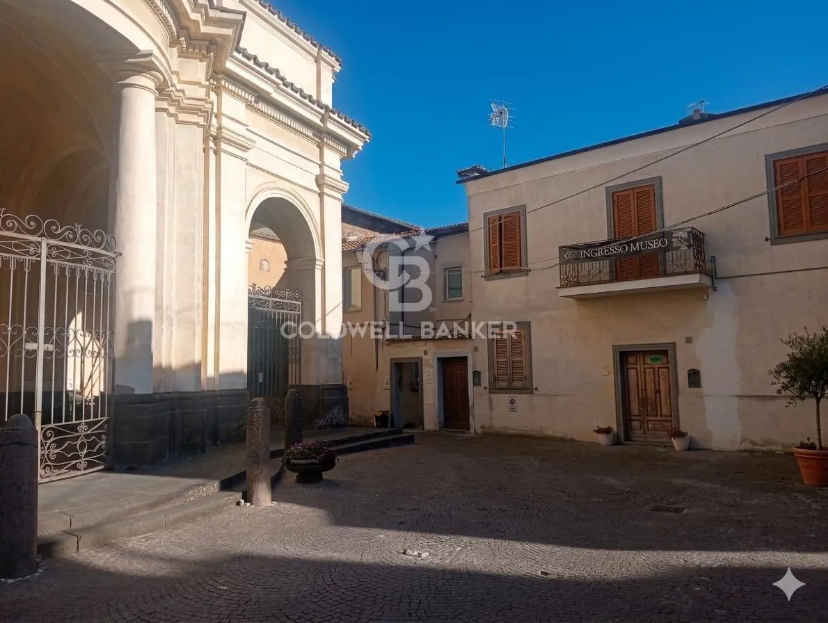 Appartamento indipendente in vendita a Sutri, centro storico - foto 1