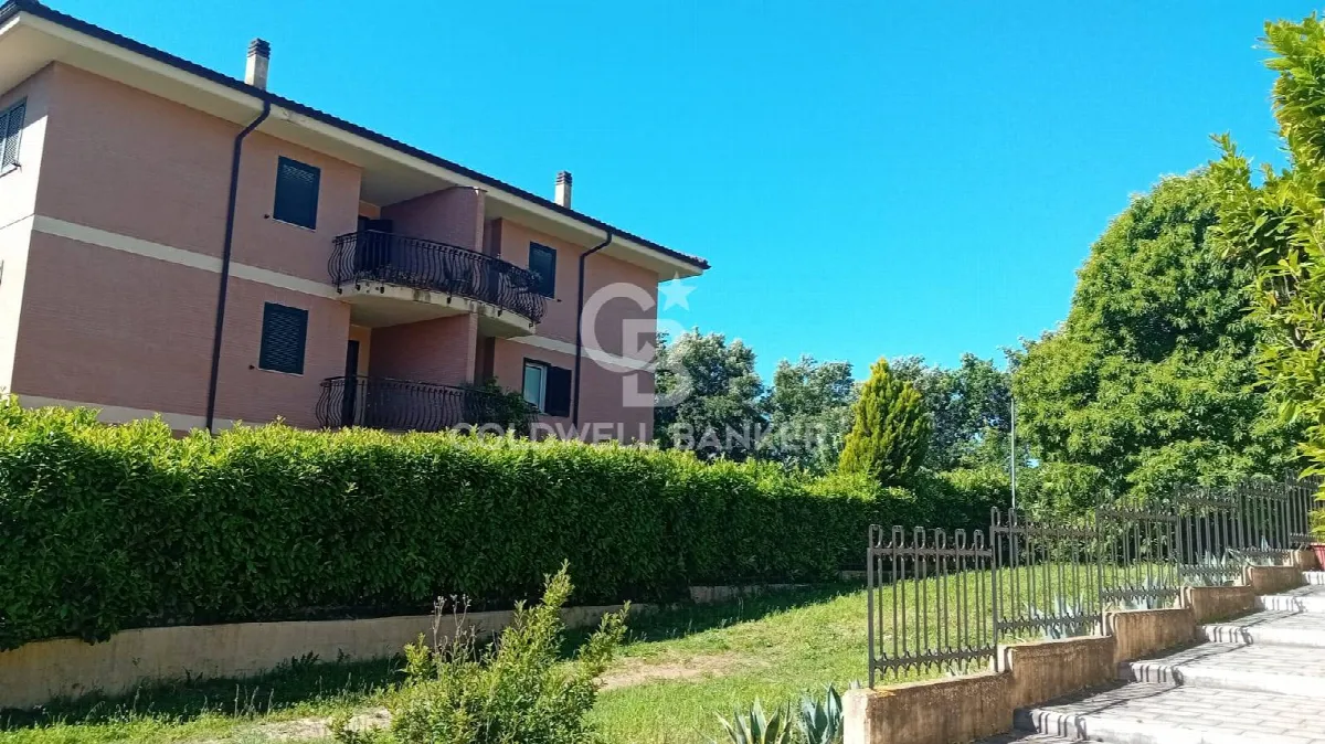 Appartamento in vendita a Sutri, centro - foto 4