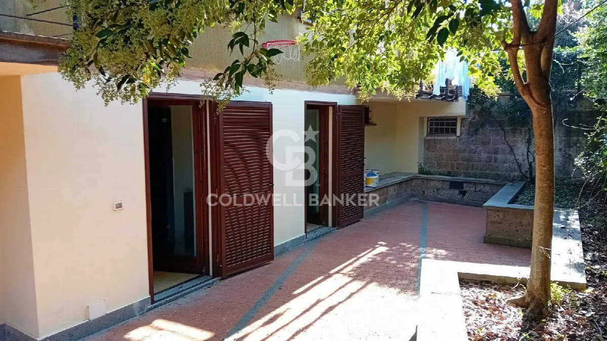 Appartamento indipendente in vendita a Sutri, centro - foto 1