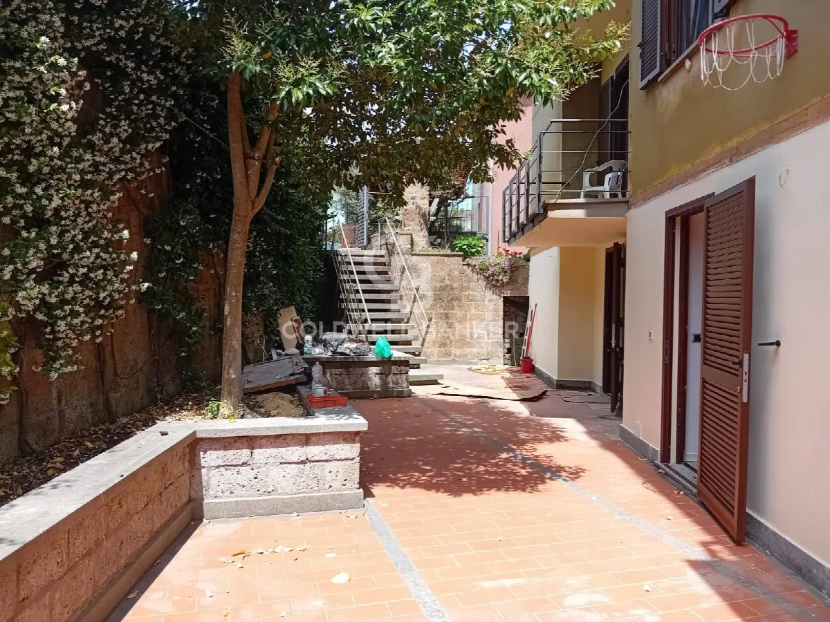 Appartamento indipendente in vendita a Sutri, centro - foto 4