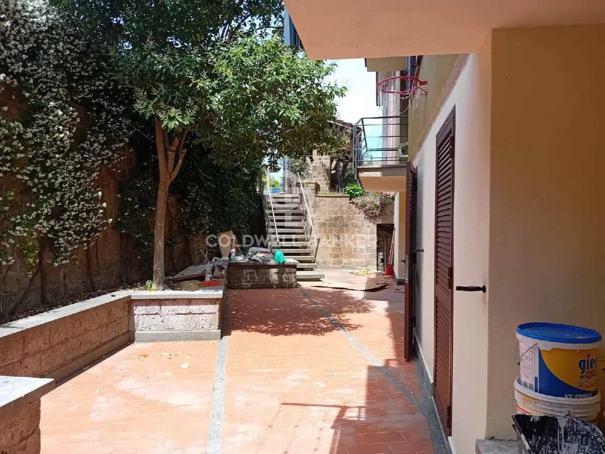 Appartamento indipendente in vendita a Sutri, centro - foto 8