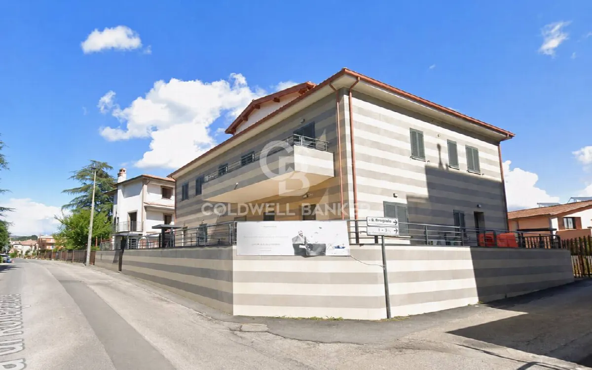 Appartamento in vendita a Sutri, centro - foto 2