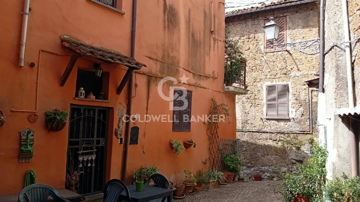 Appartamento indipendente in vendita a Sutri, centro storico - foto 4