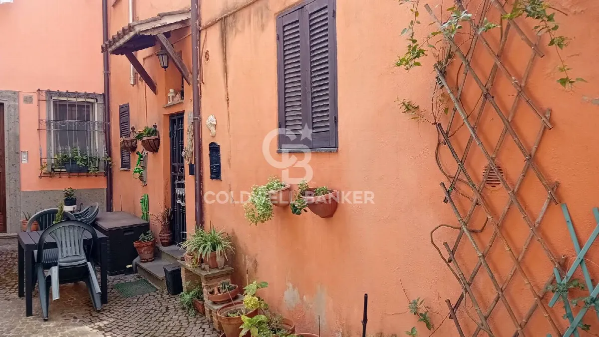 Appartamento indipendente in vendita a Sutri, centro storico - foto 5