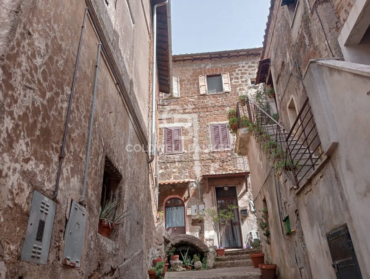 Appartamento indipendente in vendita a Sutri, centro storico - foto 9