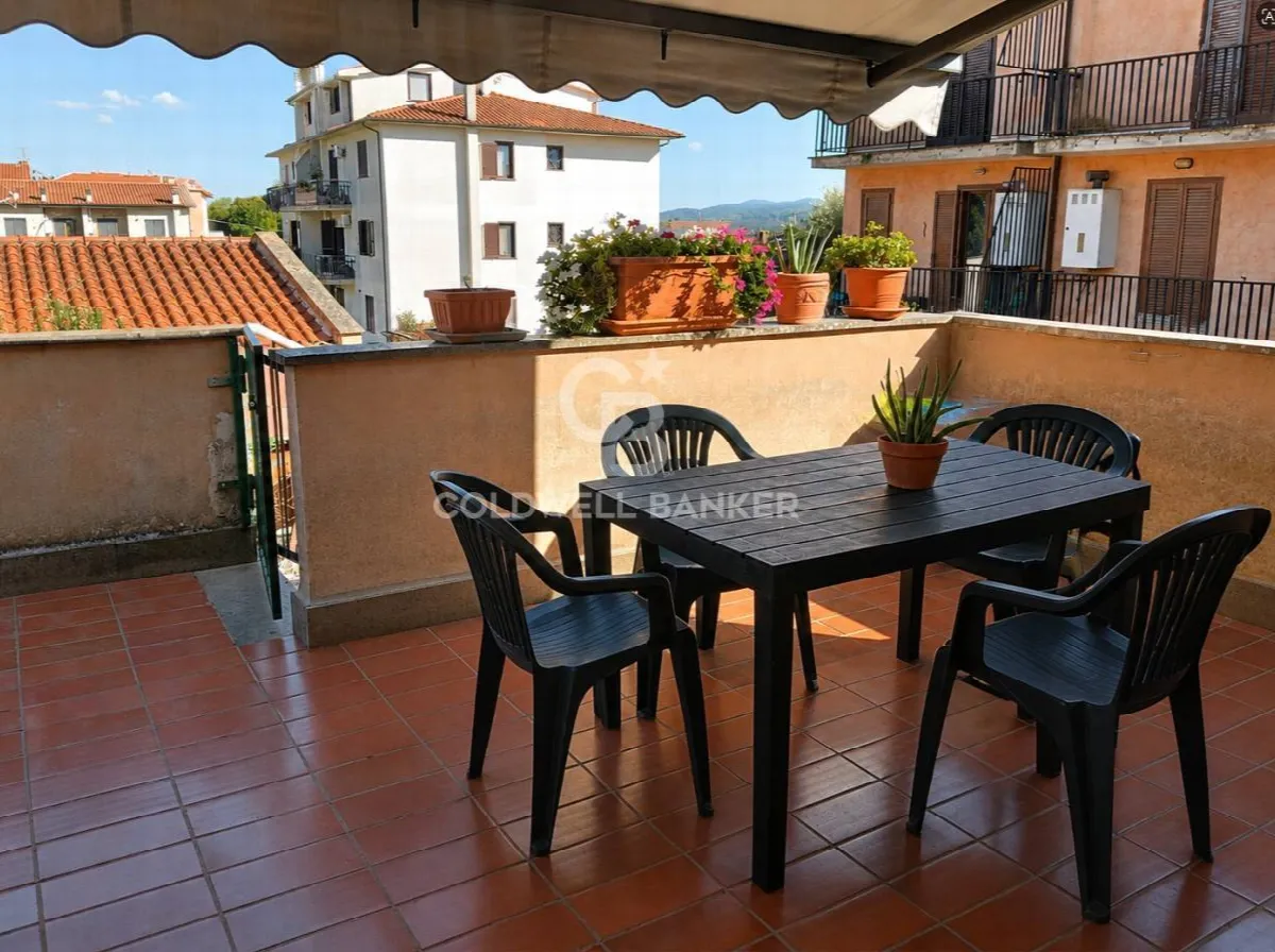Appartamento indipendente in vendita a Sutri, centro - foto 2