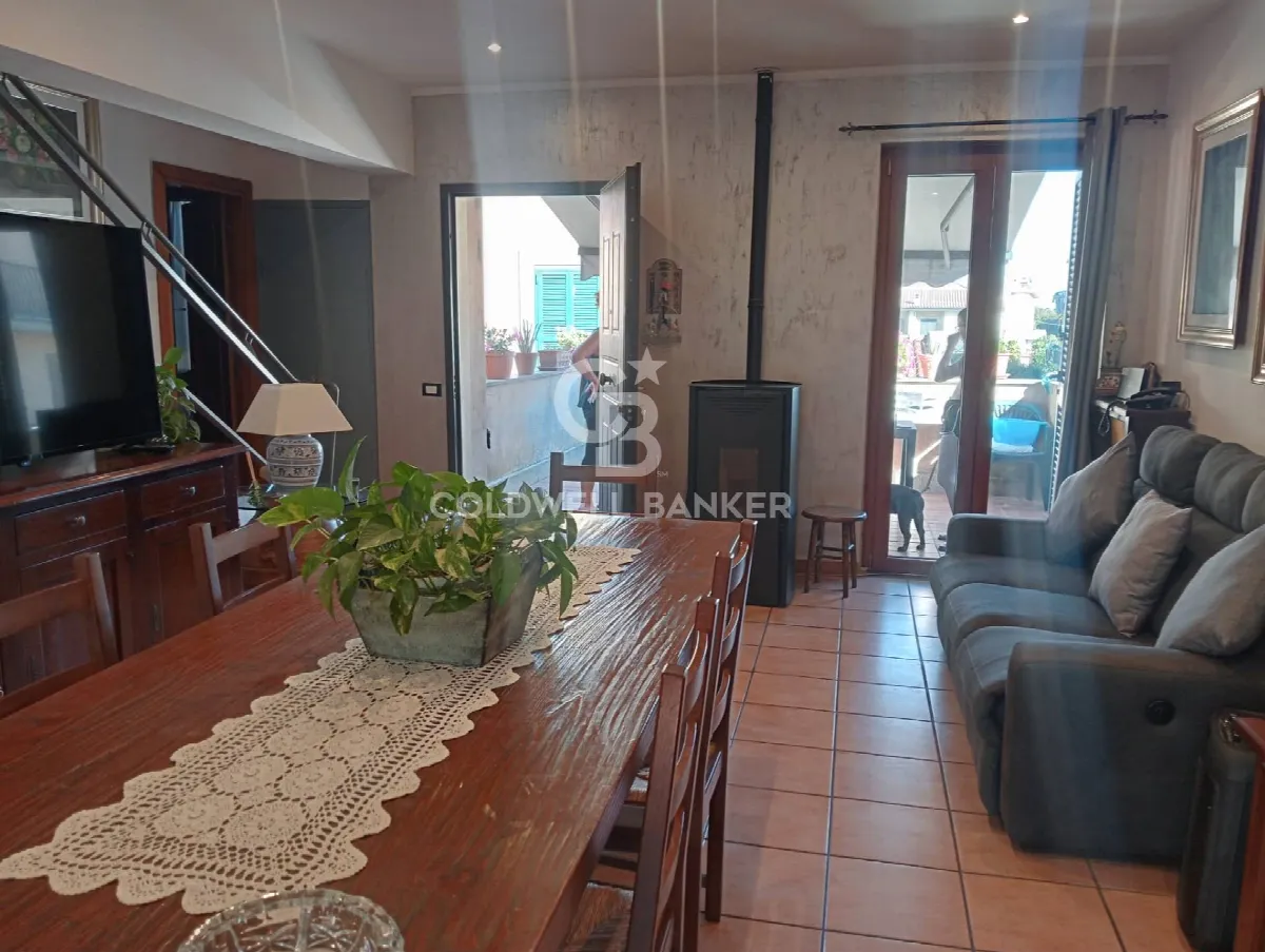 Appartamento indipendente in vendita a Sutri, centro - foto 3